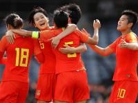 LOL直播-中国女足打败对手，队员团结合作取得胜利！