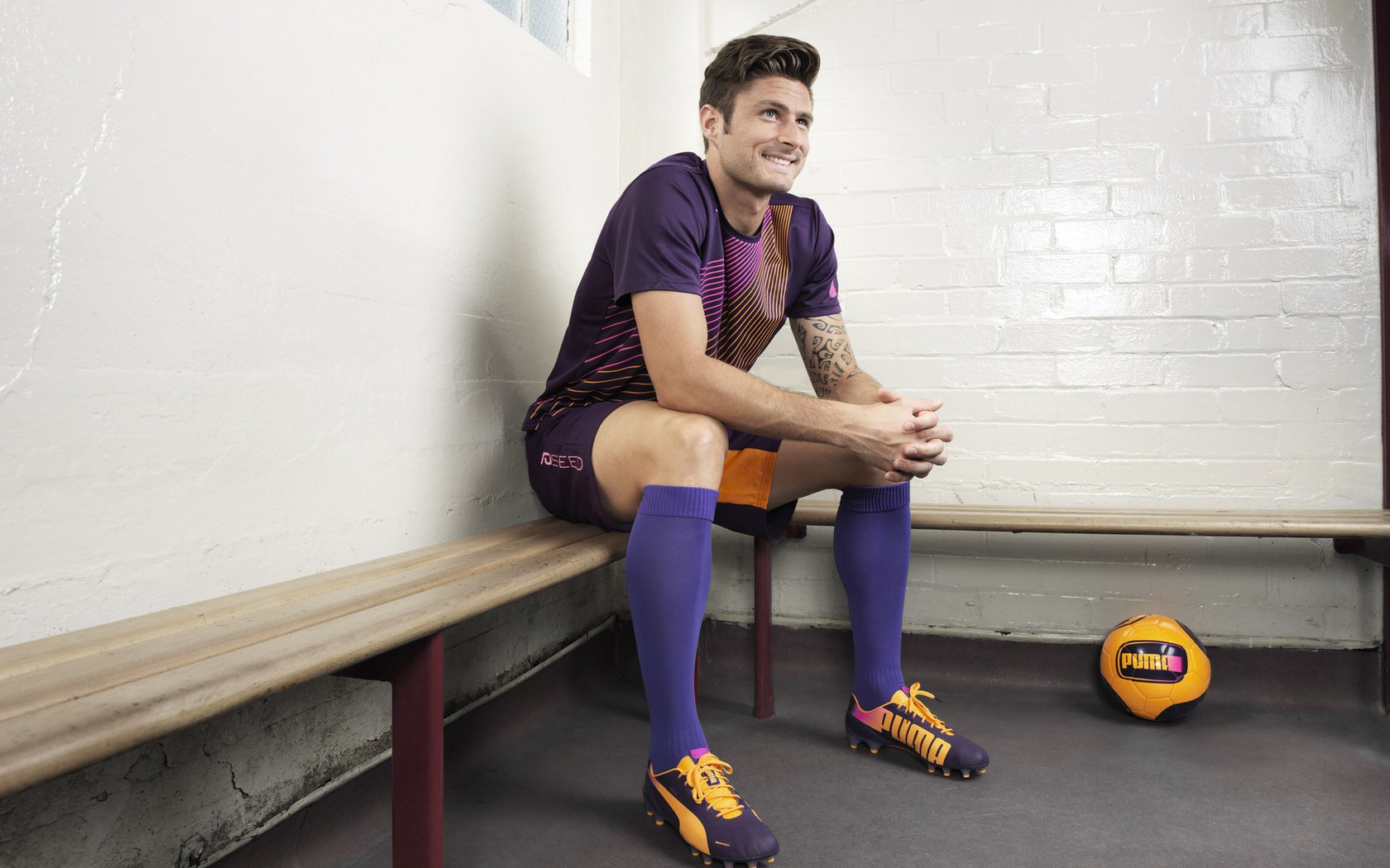 橙衣军团险胜北非雄狮，富安健洋创亚洲后卫身价纪录